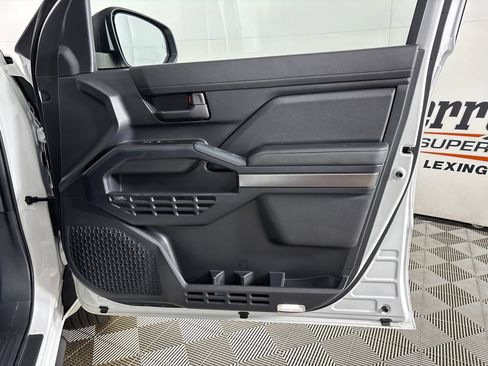 Used 2025 Toyota 4Runner SR5 AWD/4WD image 29