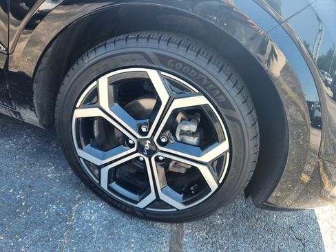 Used 2023 Kia Niro EX Touring FWD image 19