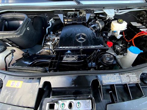 Used 2024 Mercedes-Benz Sprinter 4500 image 25