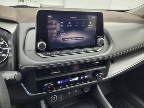 Used 2023 Nissan Rogue SV image 11