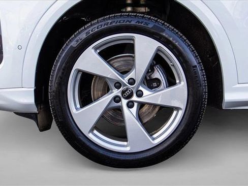 Certified 2025 Audi Q5 Premium Plus w/ Premium Plus image 9