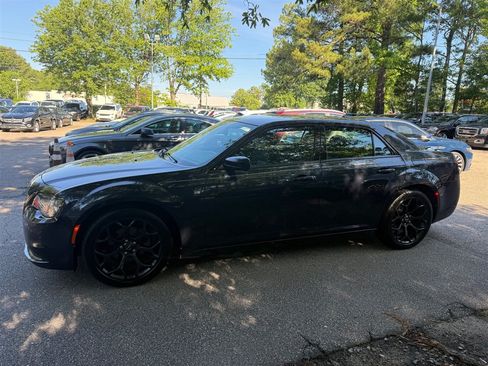 Used 2019 Chrysler 300 Touring w/ Sport Appearance Package RWD image 5