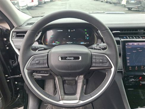 Used 2023 Jeep Grand Cherokee 4WD 4xe image 21