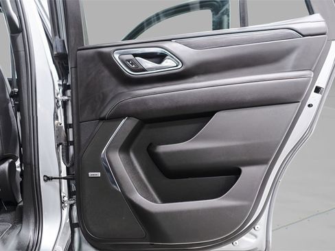 Used 2023 GMC Yukon SLT w/ SLT Luxury Package image 32