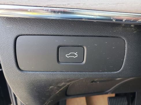 New 2026 Volvo XC90 B6 Plus w/ Protection Package Premier AWD/4WD image 17