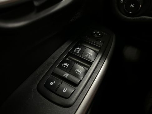 Used 2019 Jeep Cherokee Limited AWD/4WD image 27