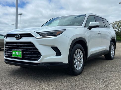 Used 2025 Toyota Grand Highlander AWD image 9
