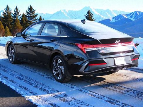 Used 2024 Hyundai Elantra Limited image 4