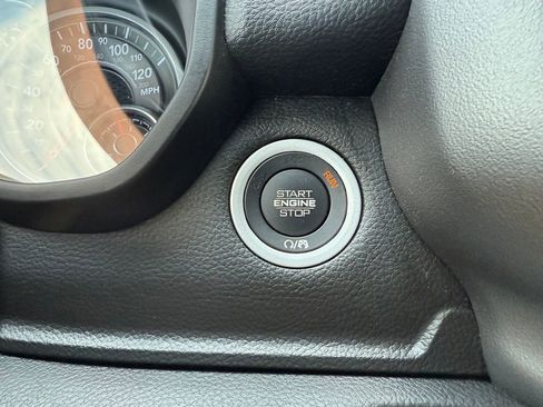 Used 2020 RAM 1500 Big Horn AWD/4WD image 32