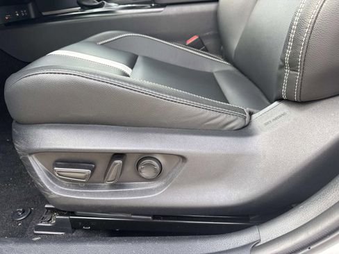 Used 2025 Toyota Camry SE image 16