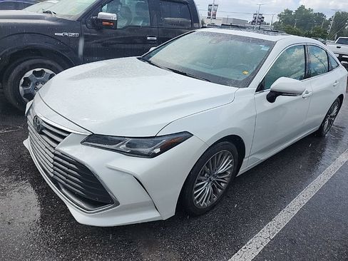 Used 2019 Toyota Avalon Limited FWD image 9