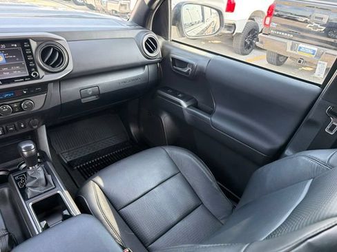 Used 2022 Toyota Tacoma TRD Sport w/ TRD Premium Sport Package AWD/4WD image 20