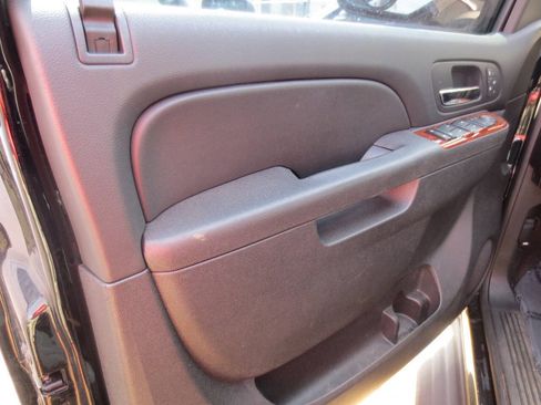 Used 2014 Chevrolet Tahoe LT w/ Luxury Package RWD image 14