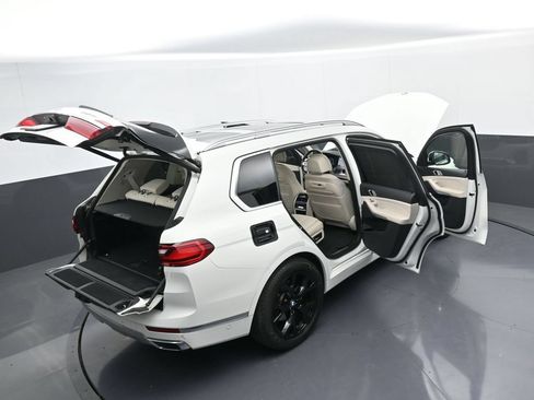 Used 2022 BMW X7 xDrive40i w/ Executive Package AWD/4WD image 44