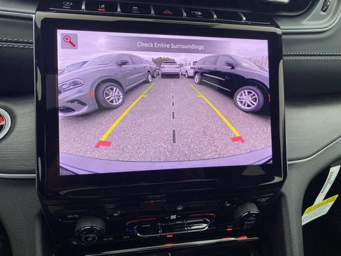 New 2025 Jeep Grand Cherokee Limited image 11