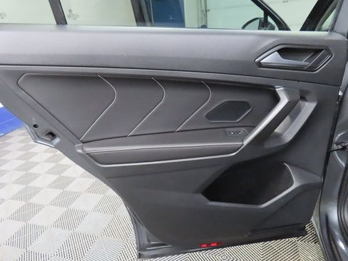 Used 2022 Volkswagen Tiguan SE image 54