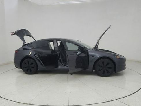 Used 2025 Tesla Model 3 image 9