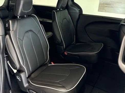 New 2027 Chrysler Pacifica Limited AWD/4WD image 28
