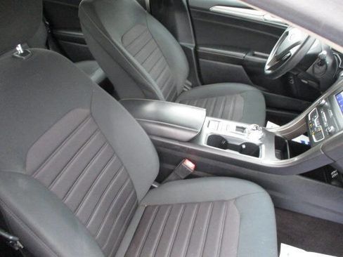 Used 2020 Ford Fusion SE image 19