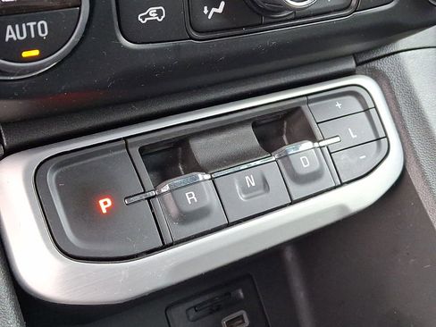 Certified 2023 GMC Acadia SLT w/ Preferred Package image 16