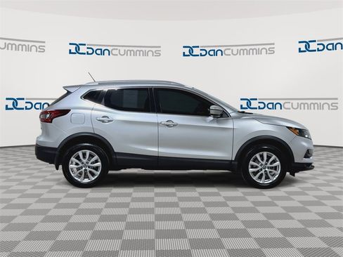 Used 2020 Nissan Rogue Sport SV image 9
