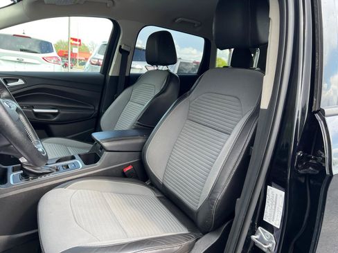 Used 2017 Ford Escape SE w/ SE Sport Appearance Package FWD image 19
