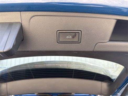 Used 2025 Volkswagen Atlas Cross Sport SE image 29