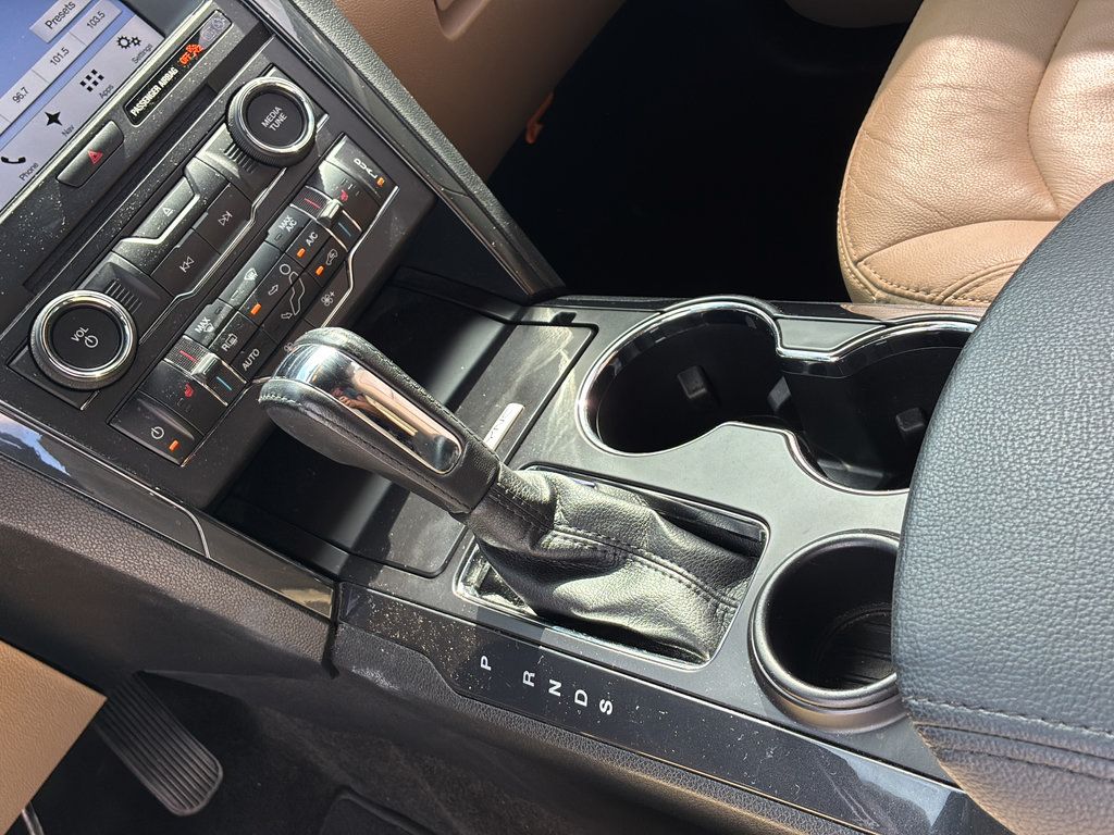 Used 2017 Ford Explorer XLT w/ Equipment Group 202A FWD image 33
