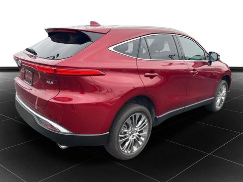 Used 2024 Toyota Venza XLE image 5