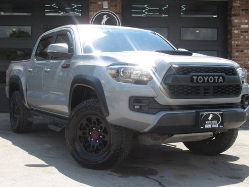 Used 2017 Toyota Tacoma TRD Pro AWD/4WD image 2