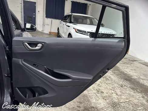 Used 2019 Hyundai Ioniq Plug-In Hybrid image 20