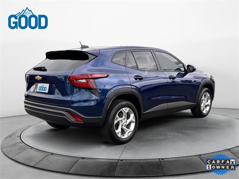 Used 2024 Chevrolet Trax LS w/ LS Convenience Package image 5