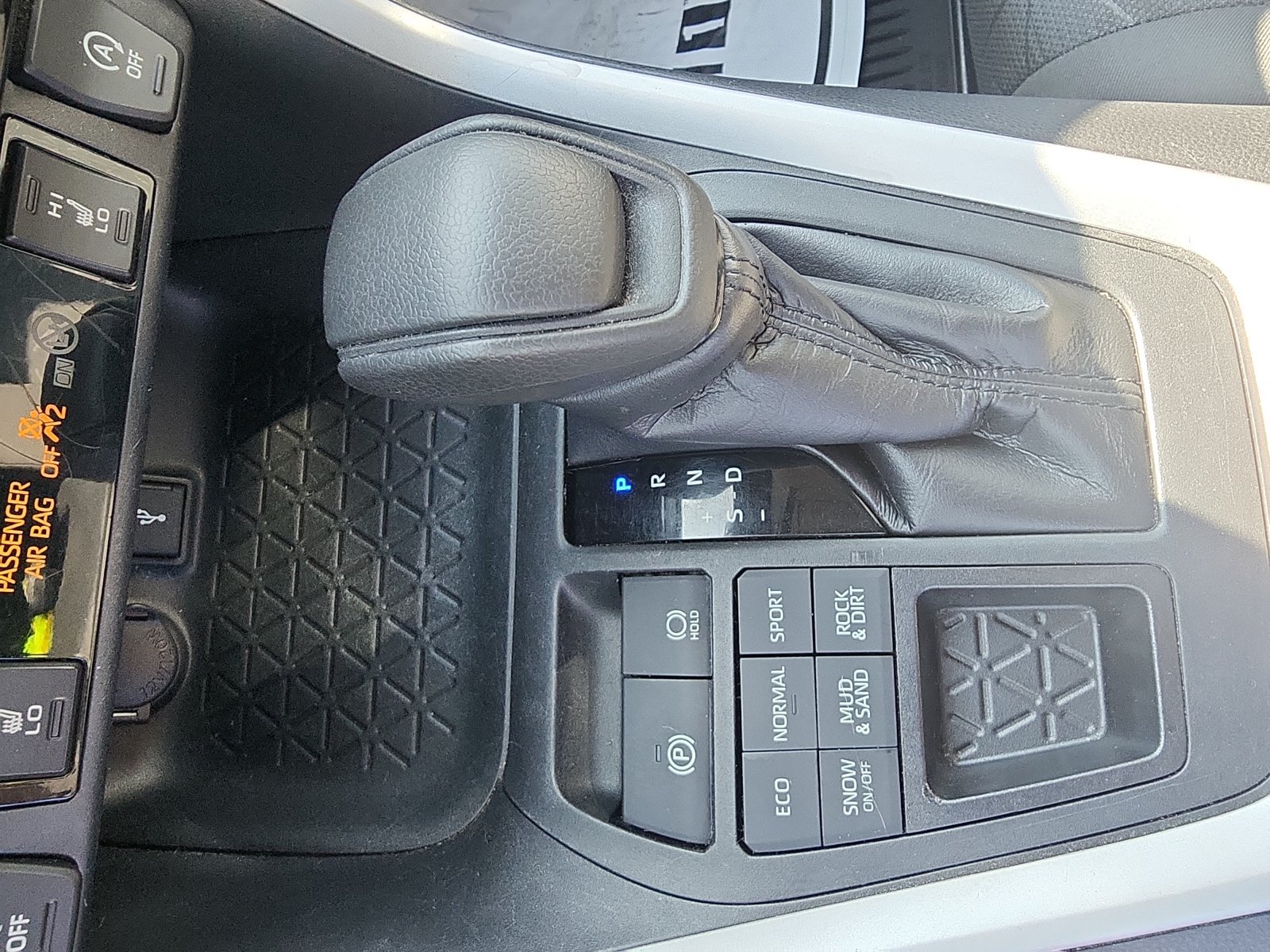 Used 2020 Toyota RAV4 XLE w/ Convenience Package AWD/4WD image 19