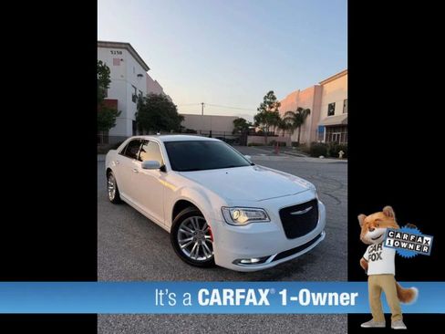 Used 2021 Chrysler 300 Touring L RWD image 2