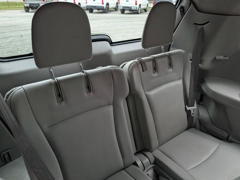 Used 2012 Toyota Highlander SE w/ Tow Pkg FWD image 23