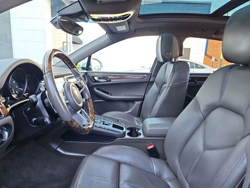 Used 2017 Porsche Macan image 22