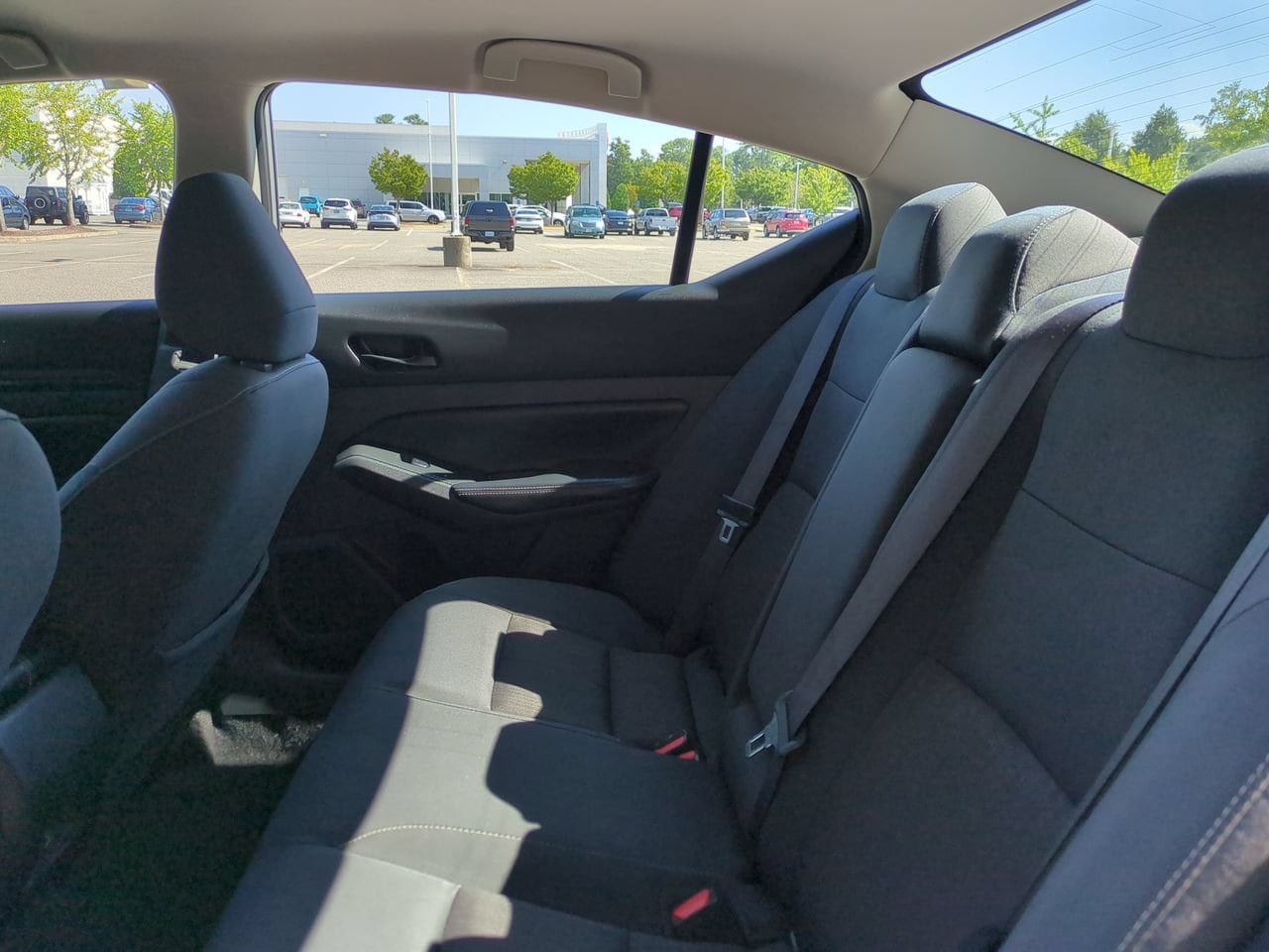 Used 2025 Nissan Altima 2.5 SV FWD image 13