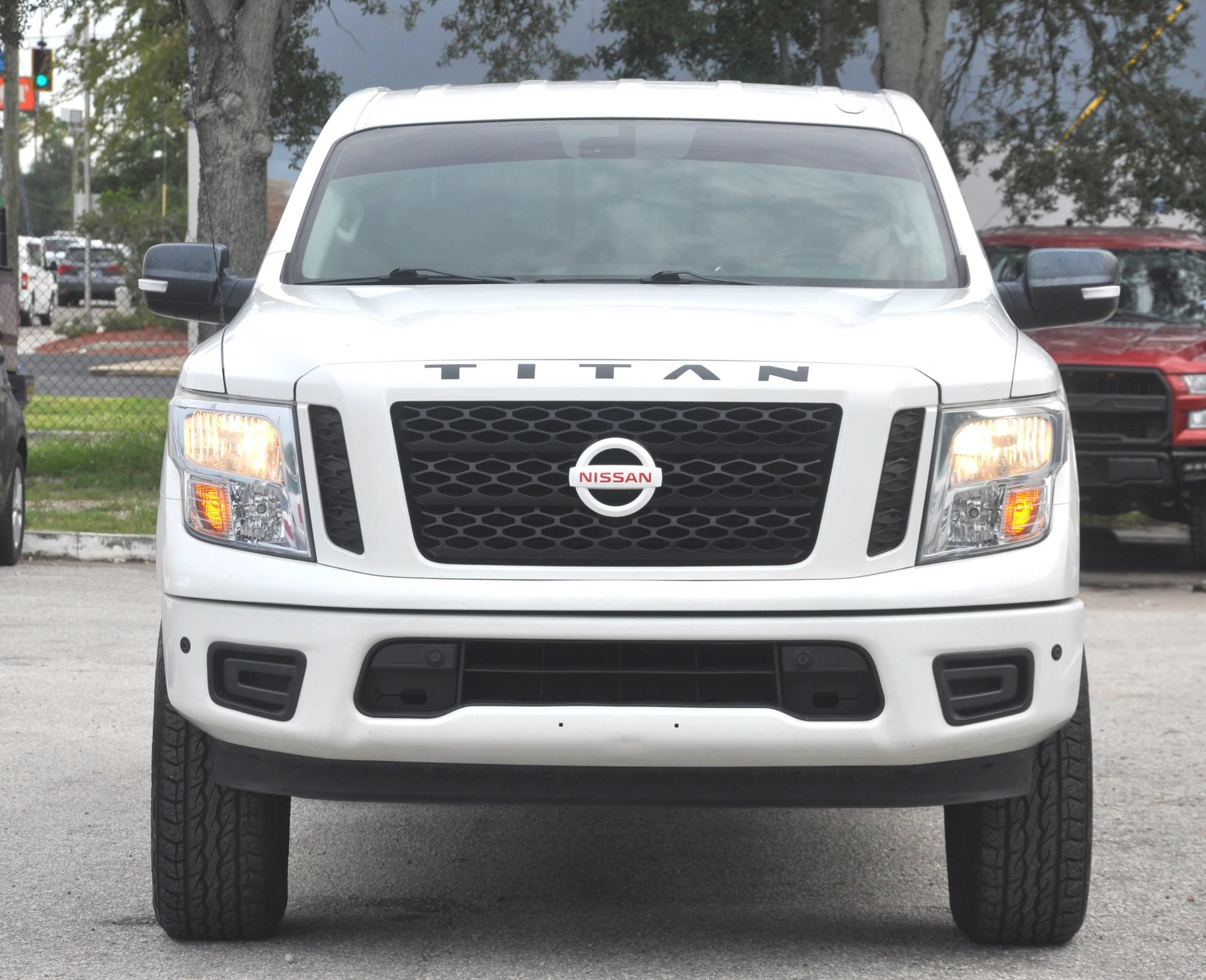 Used 2018 Nissan Titan SV w/ SV Convenience Package RWD image 7
