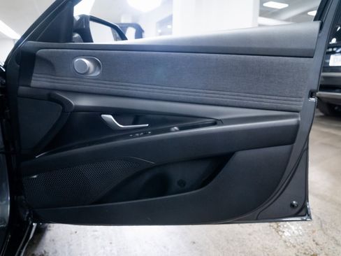 Used 2021 Hyundai Elantra Limited image 24