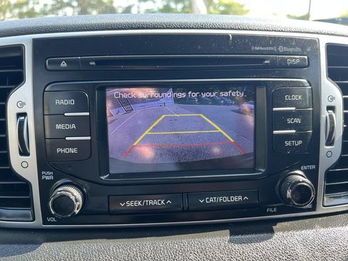 Used 2017 Kia Sportage LX AWD/4WD image 16