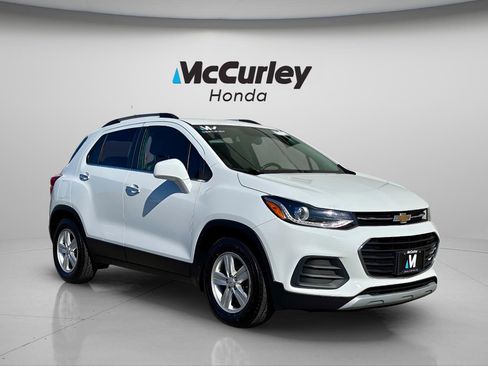 Used 2018 Chevrolet Trax LT w/ LT Convenience Package FWD image 1
