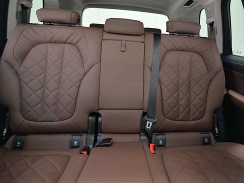 Used 2026 BMW X7 xDrive40i AWD/4WD image 9