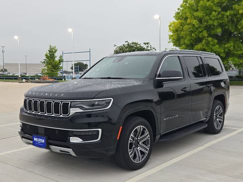 Used 2024 Jeep Wagoneer Series II w/ Flexible Seating Group RWD image 8