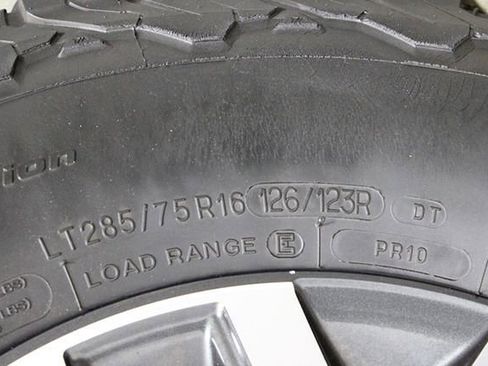 Used 2018 Toyota Tacoma TRD Off-Road image 39