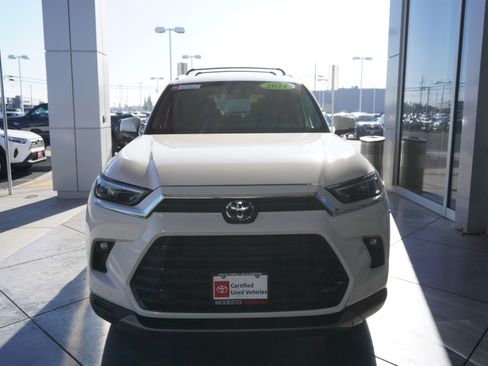 Used 2024 Toyota Grand Highlander Limited image 6