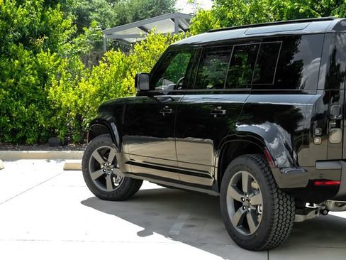 New 2026 Land Rover Defender 110 X-Dynamic SE AWD/4WD image 12
