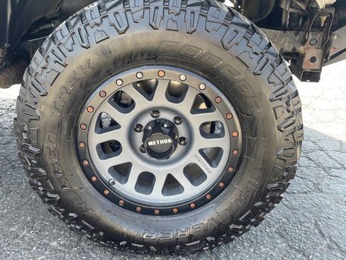 Used 2019 Toyota Tacoma TRD Off-Road AWD/4WD image 10