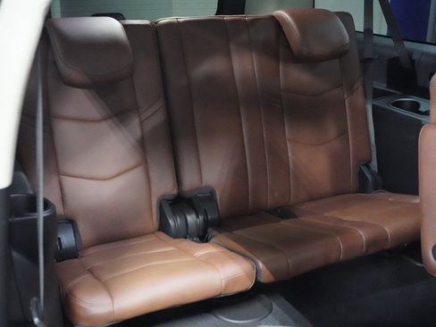 Used 2018 Cadillac Escalade ESV Premium Luxury AWD/4WD image 29