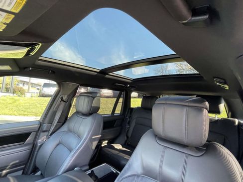 Used 2020 Land Rover Range Rover Long Wheelbase HSE image 17