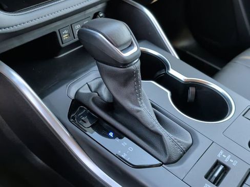 Certified 2025 Toyota Highlander XLE image 22